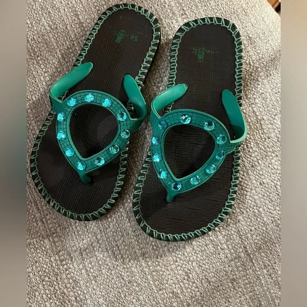 Adorable Sanuk teal rhinestone embellished girls sandals size 12/13